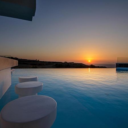Adorno Oia Hotel Екстериор снимка