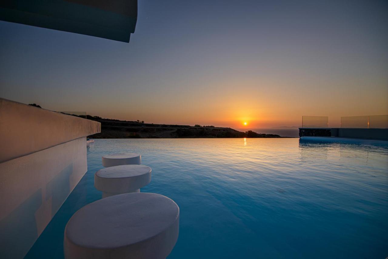 Adorno Oia Hotel Екстериор снимка