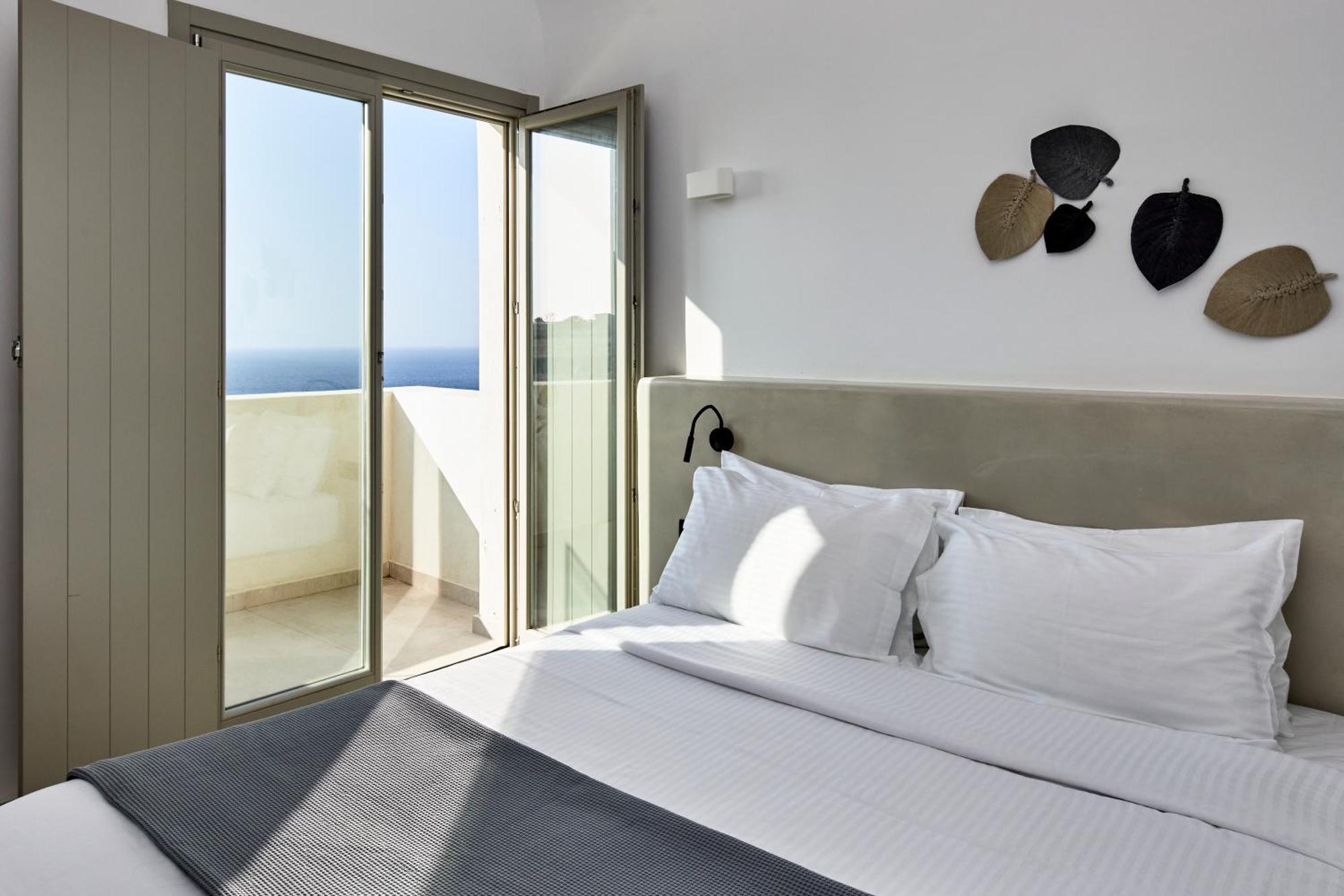 Adorno Oia Hotel Екстериор снимка