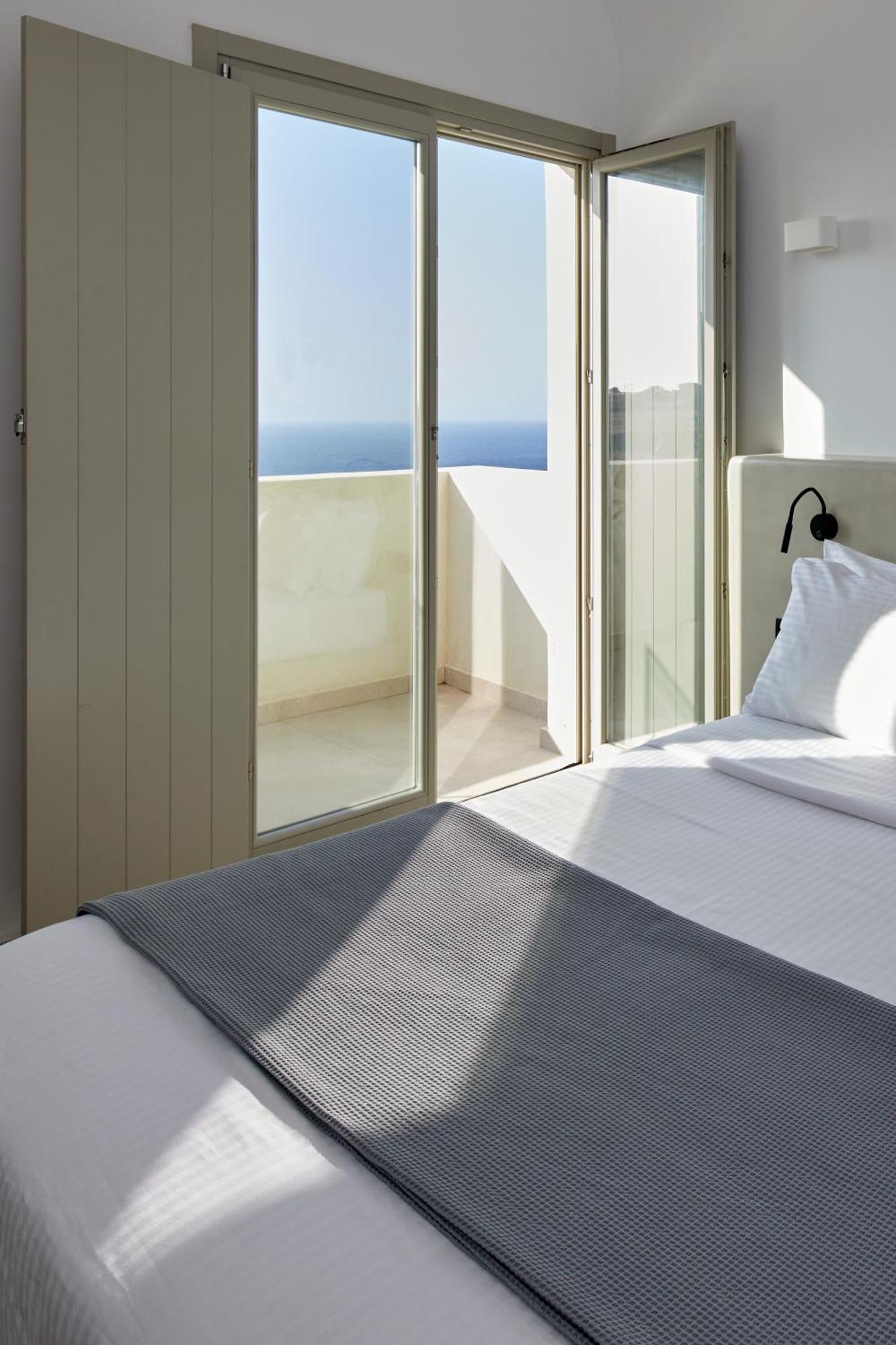Adorno Oia Hotel Екстериор снимка