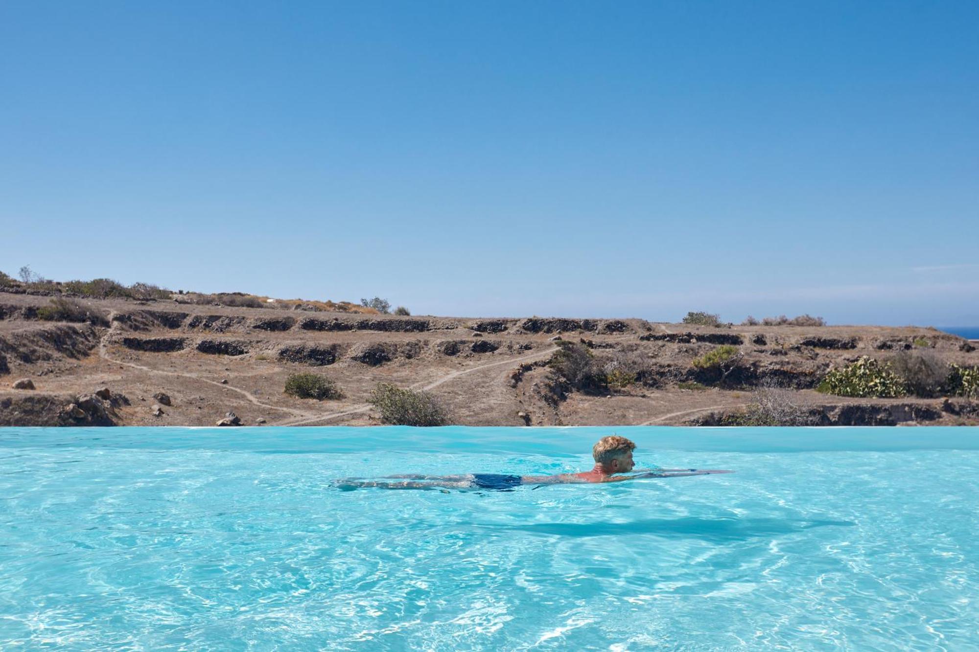 Adorno Oia Hotel Екстериор снимка