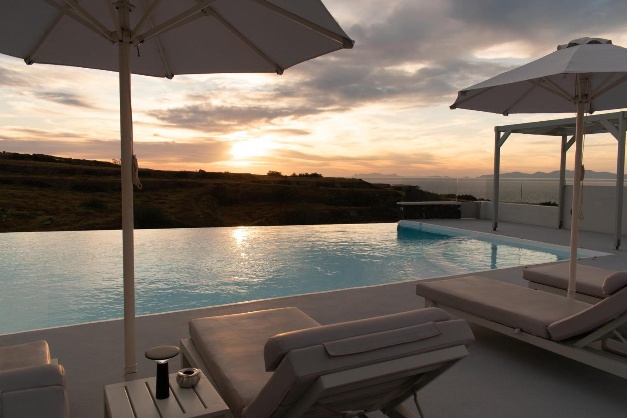 Adorno Oia Hotel Екстериор снимка