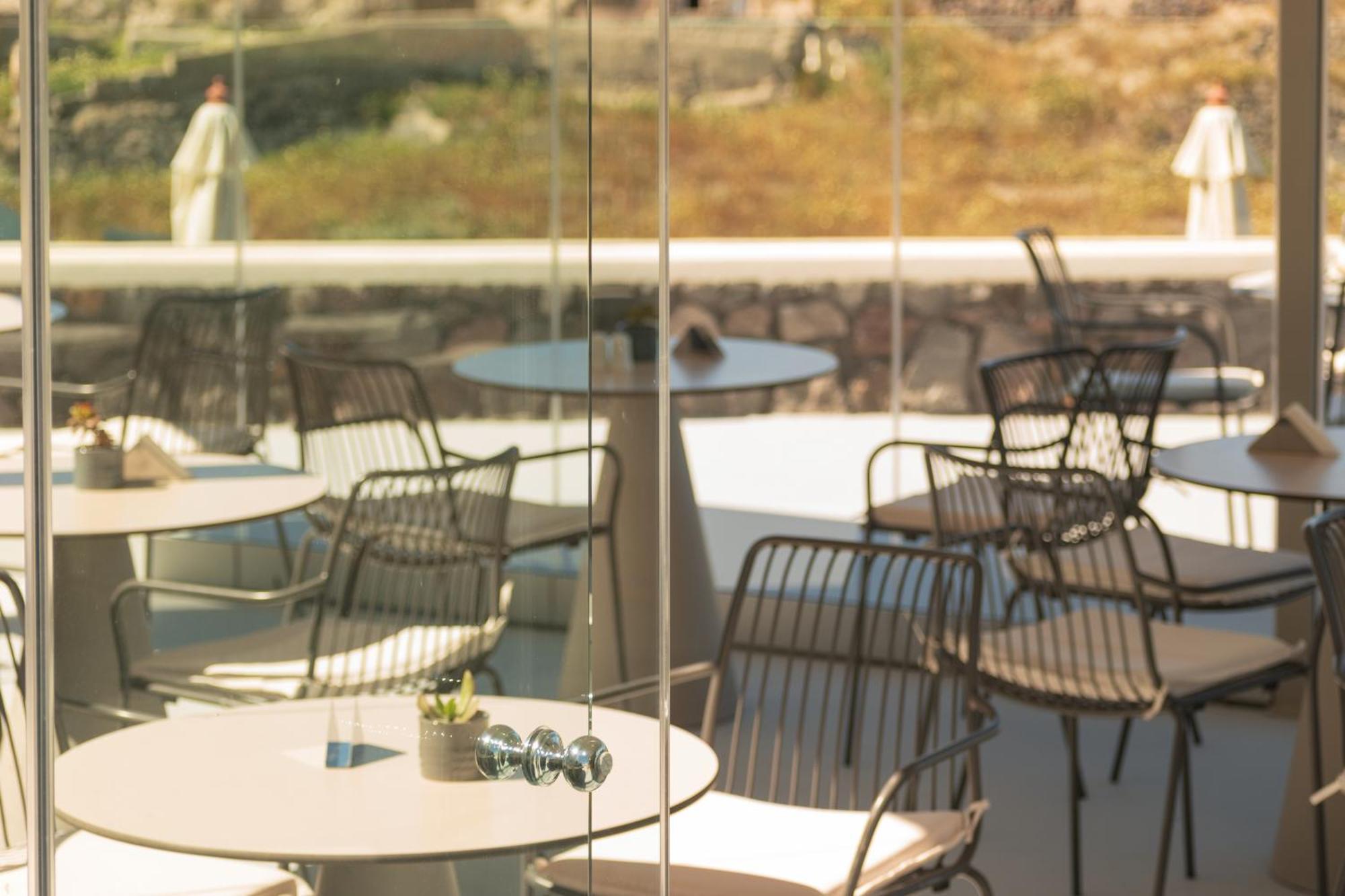 Adorno Oia Hotel Екстериор снимка